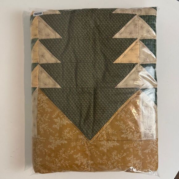 Handmade Pine Tree Quilted Wall Hanging Table Topper 29x36 - Picture 7 of 7